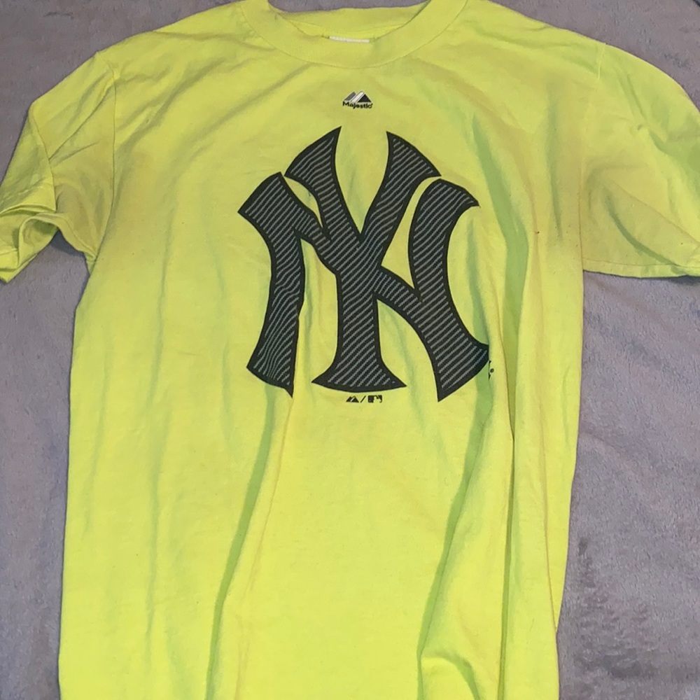 neon yankees shirt